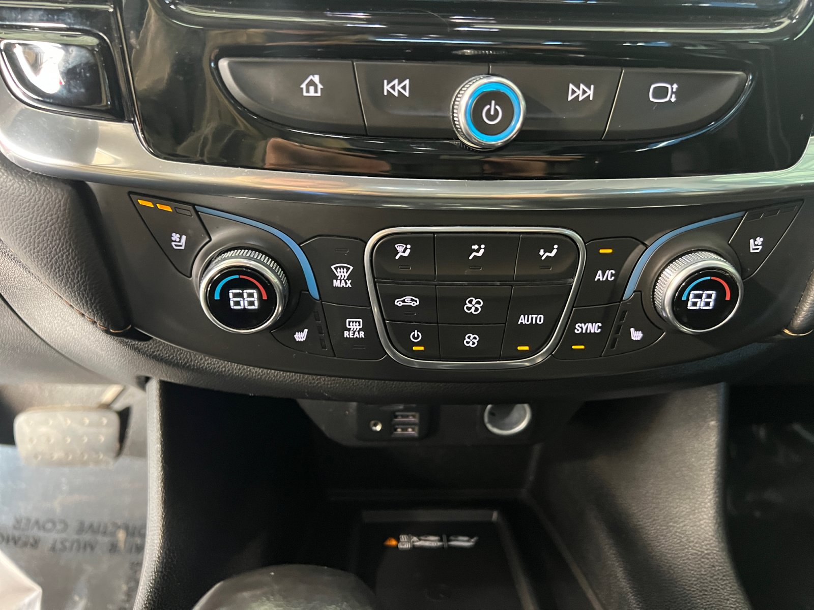 Used 2021 Chevrolet Traverse Premier w/ Redline Edition FWD image 21