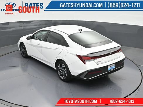 Used 2025 Hyundai Elantra Sport FWD image 54