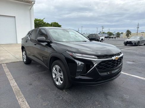 Used 2024 Chevrolet Trax LS FWD image 4