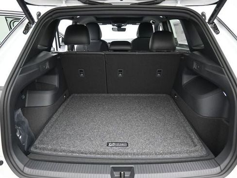 New 2026 Volkswagen Tiguan SE R-Line FWD image 12