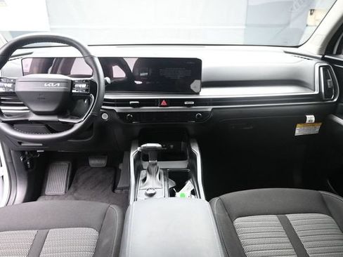 Used 2026 Kia Sorento LX FWD image 9