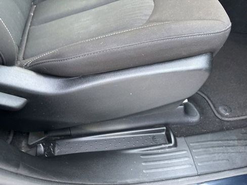 Used 2024 Chrysler Pacifica Touring image 39