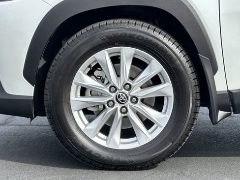 Certified 2022 Toyota Corolla Cross LE image 31