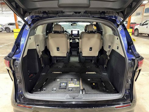 Used 2023 Toyota Sienna Limited w/ Protection Package (TMS) image 11