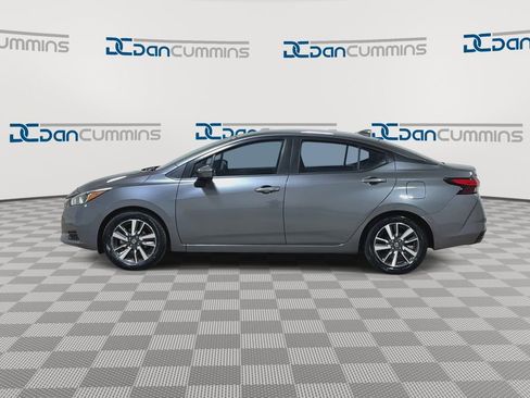Used 2021 Nissan Versa SV image 5