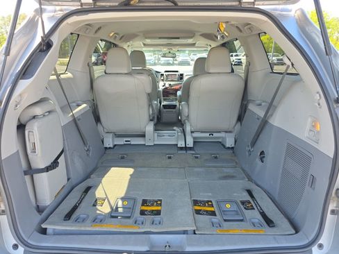 Used 2012 Toyota Sienna XLE w/ XLE Navigation Pkg image 32