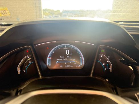 Used 2019 Honda Civic Touring image 9