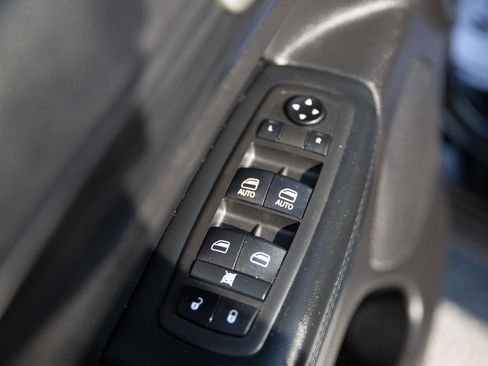 Used 2021 Jeep Grand Cherokee Laredo image 19