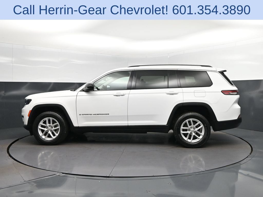 Used 2023 Jeep Grand Cherokee L Laredo RWD image 4