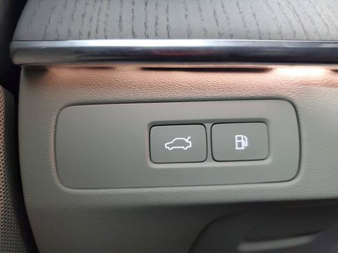 Certified 2024 Volvo XC90 T8 Plus w/ Protection Package AWD/4WD image 35