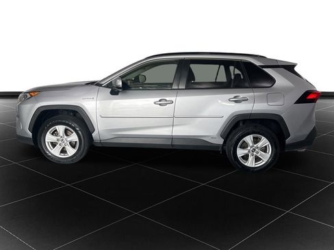 Used 2019 Toyota RAV4 XLE w/ Convenience Package AWD/4WD image 2
