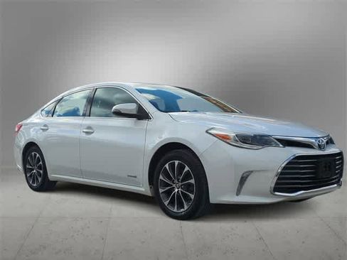Used 2016 Toyota Avalon XLE Premium image 2