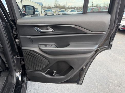 Used 2025 Jeep Grand Cherokee Altitude image 18