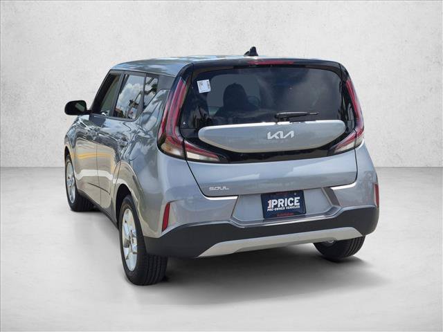 Used 2024 Kia Soul LX w/ LX Technology Package FWD image 8
