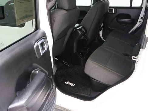 Used 2025 Jeep Gladiator Sport image 27