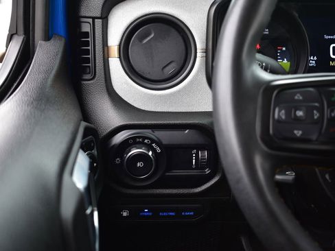 Used 2024 Jeep Wrangler Unlimited AWD/4WD image 47