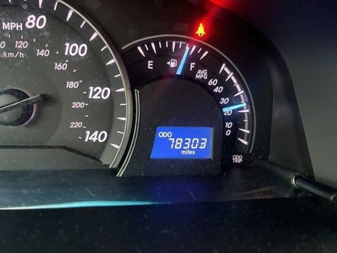 Used 2015 Toyota Camry LE image 14