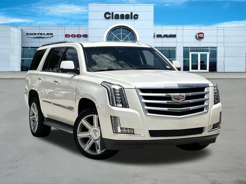 Used 2015 Cadillac Escalade Luxury RWD image 1