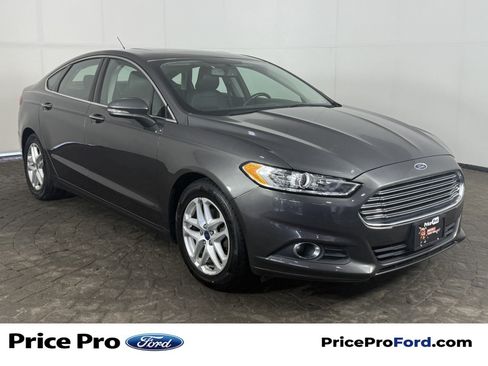 Used 2016 Ford Fusion SE w/ Equipment Group 202A FWD image 1