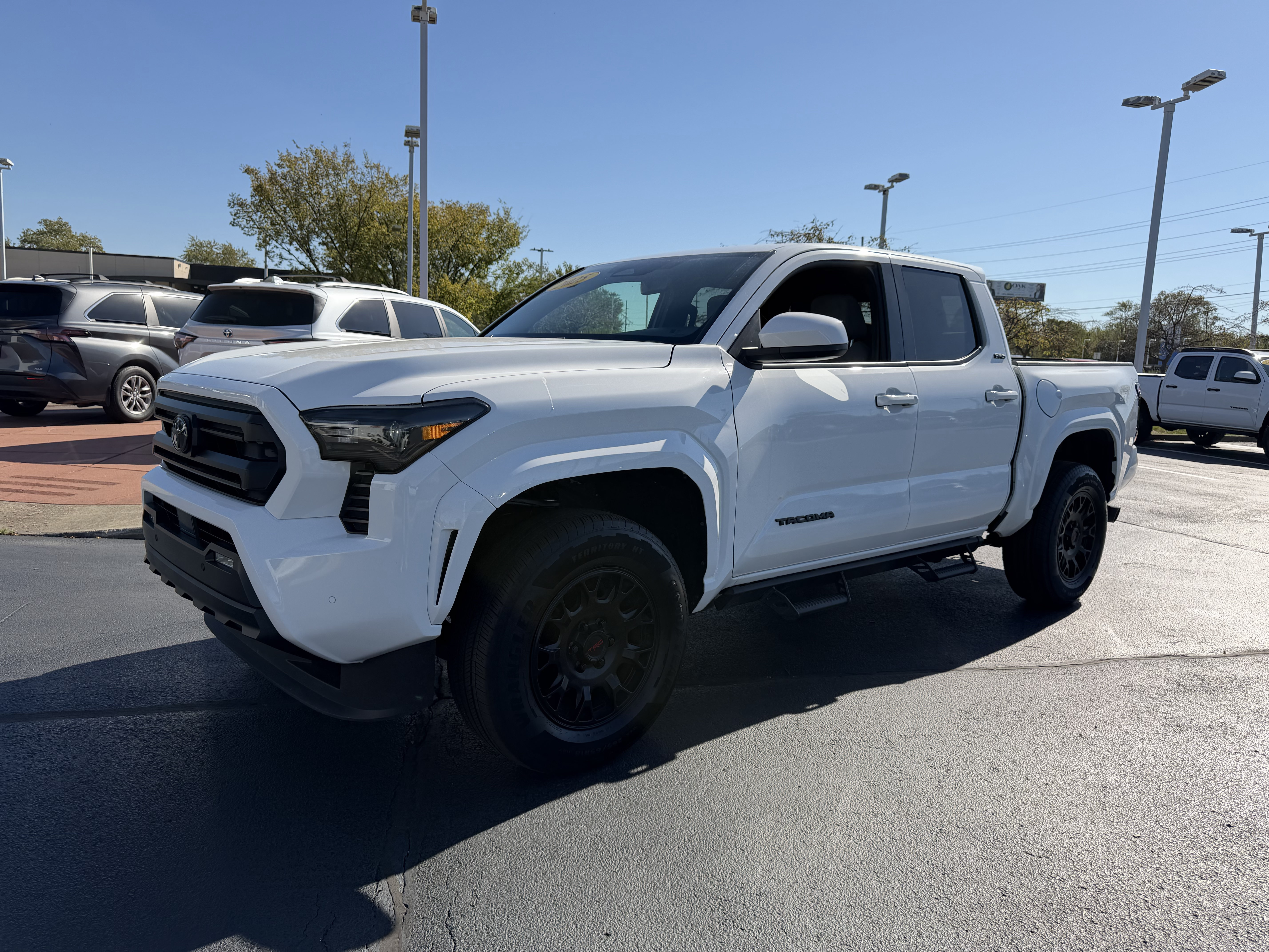 Certified 2025 Toyota Tacoma SR5 AWD/4WD image 3