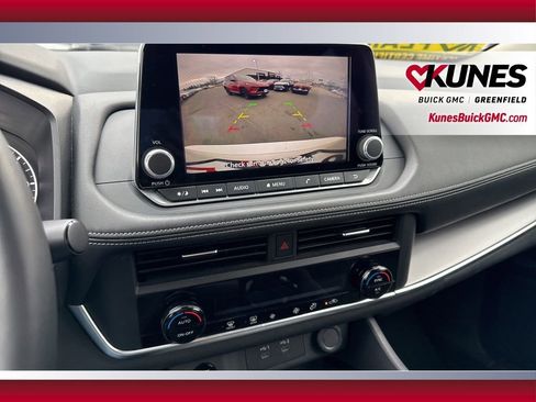 Used 2025 Nissan Rogue SV image 22