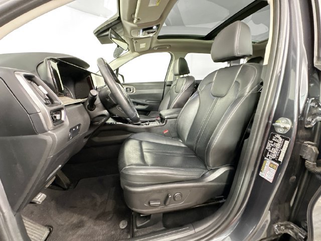 Used 2023 Kia Sorento S w/ Panoramic Sunroof Package AWD/4WD image 4