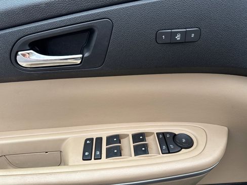 Used 2010 GMC Acadia SLT FWD image 12