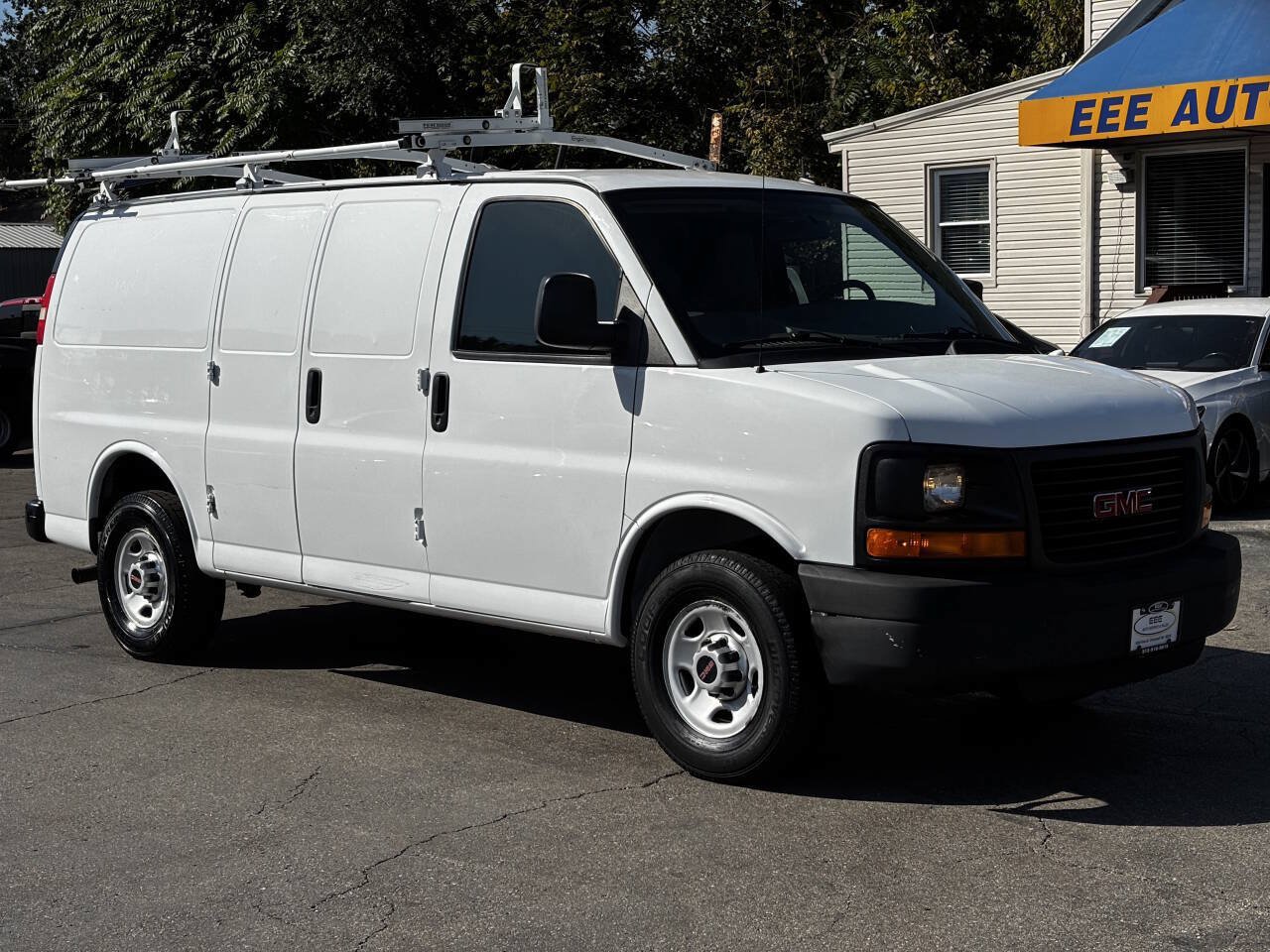 Used 2014 GMC Savana 3500 RWD image 2