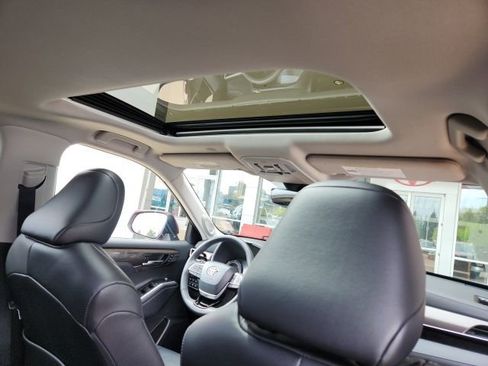 Used 2022 Toyota Highlander Limited AWD/4WD image 28