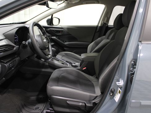 Used 2025 Subaru Crosstrek 2.0i Premium image 3