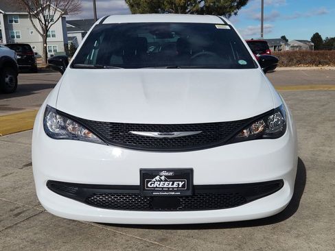 New 2026 Chrysler Voyager LX image 5