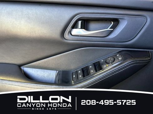 Used 2024 Nissan Rogue SV AWD/4WD image 12