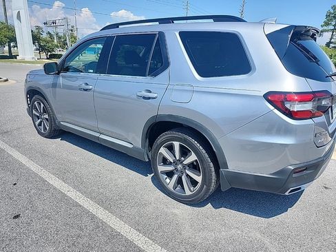 Used 2023 Honda Pilot Elite image 11