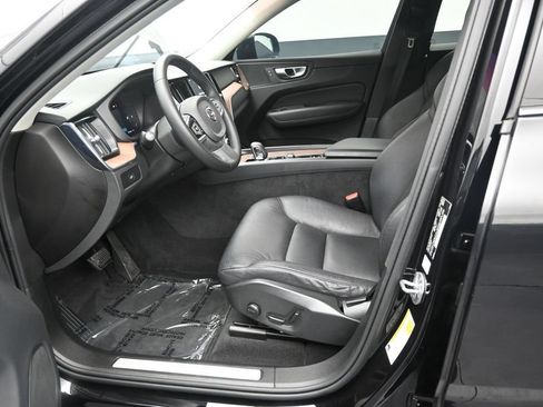 Used 2024 Volvo XC60 B5 Plus AWD/4WD image 11