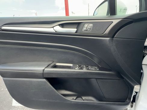 Used 2018 Ford Fusion Titanium AWD/4WD image 19
