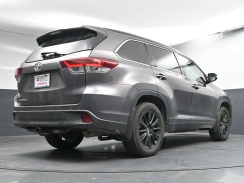 Used 2019 Toyota Highlander SE w/ Carpet Mat Package (TMS) image 27