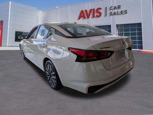 Used 2025 Nissan Altima 2.5 SV FWD image 10