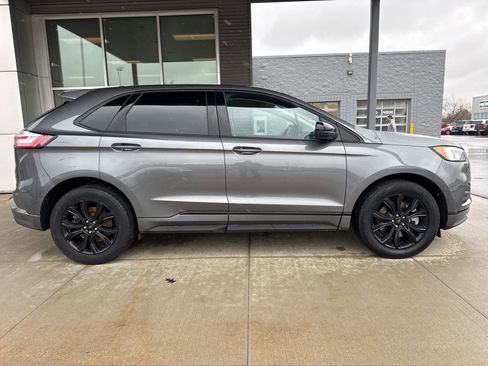 Certified 2023 Ford Edge SE w/ Black Appearance Package image 9