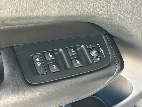 Certified 2023 Volvo XC60 T8 Plus AWD/4WD image 10
