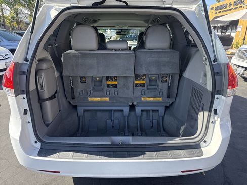 Used 2014 Toyota Sienna LE FWD image 27