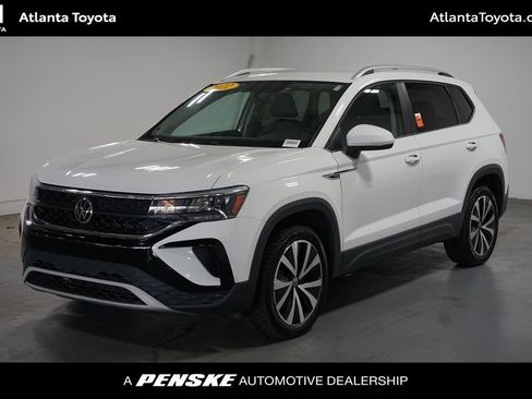 Used 2022 Volkswagen Taos SE FWD image 1