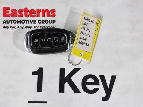 Used 2023 Hyundai Elantra Limited w/ Preferred Accessory Package image 27