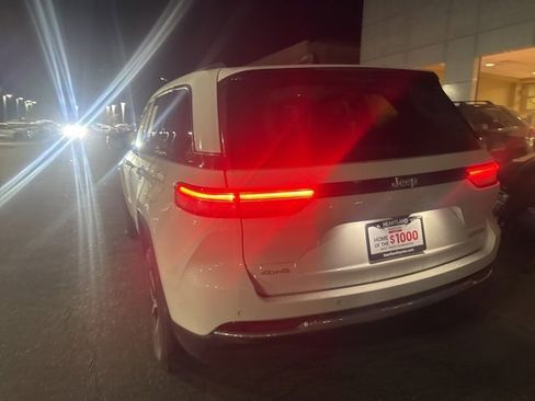 Used 2025 Jeep Grand Cherokee Limited w/ Trailer Tow Package image 9