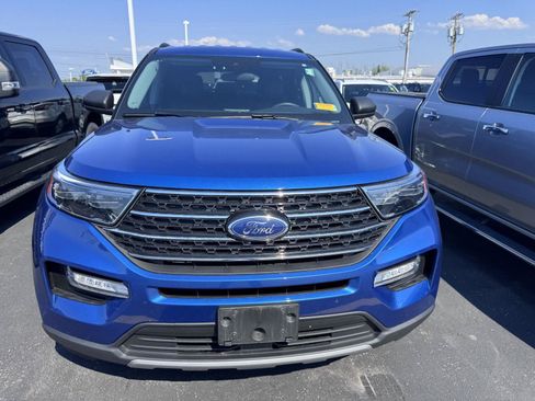 Used 2023 Ford Explorer XLT w/ Equipment Group 202A AWD/4WD image 2
