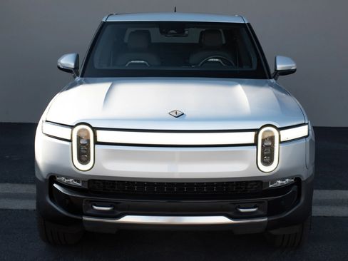 Used 2022 Rivian R1T Launch Edition image 3