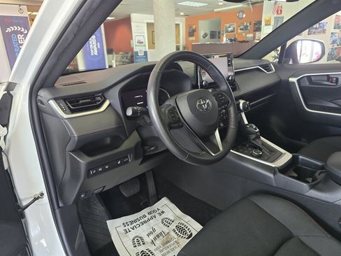 Used 2021 Toyota RAV4 SE w/ Weather & Moonroof Package AWD/4WD image 8