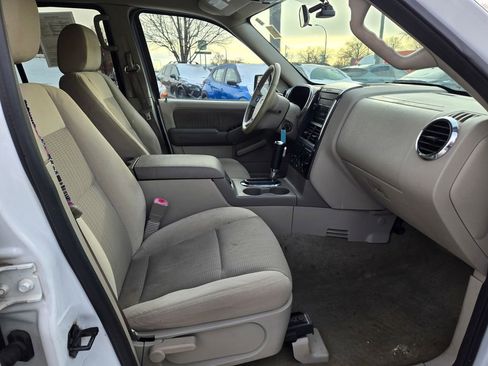 Used 2006 Ford Explorer XLT image 6