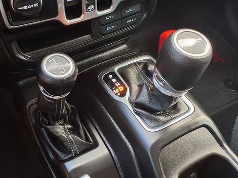 Used 2025 Jeep Gladiator Sport AWD/4WD image 14