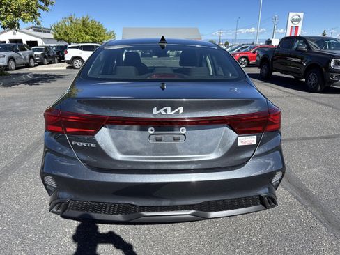 Used 2022 Kia Forte LXS w/ LXS Technology Package image 5