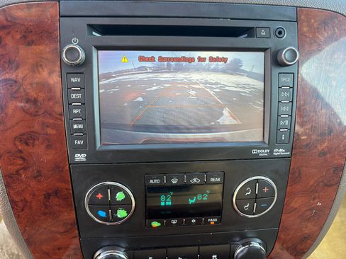 Used 2014 Chevrolet Suburban LTZ image 21